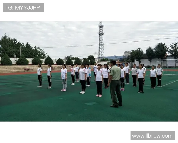 中国女足迎战伊兰力争胜利展现团队精神与拼搏意志