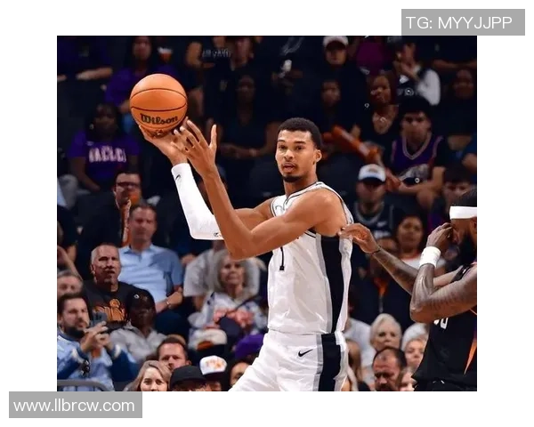 马刺与快船激战正酣4月23日精彩对决引发球迷热议